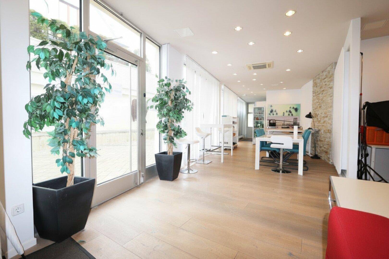 TOPLAGE! Modernes Geschäftslokal, Büro-/Paxisfläche mit ca. 61,75 m² - zentral und trotzdem ruhig gelegen! – pohled 5