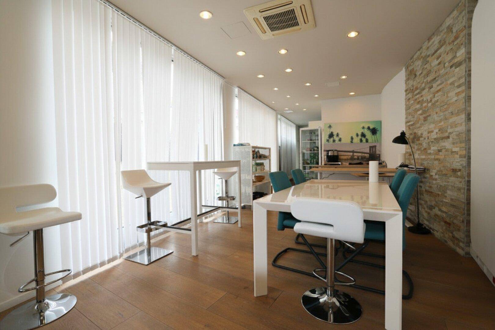 TOPLAGE! Modernes Geschäftslokal, Büro-/Paxisfläche mit ca. 61,75 m² - zentral und trotzdem ruhig gelegen! – další