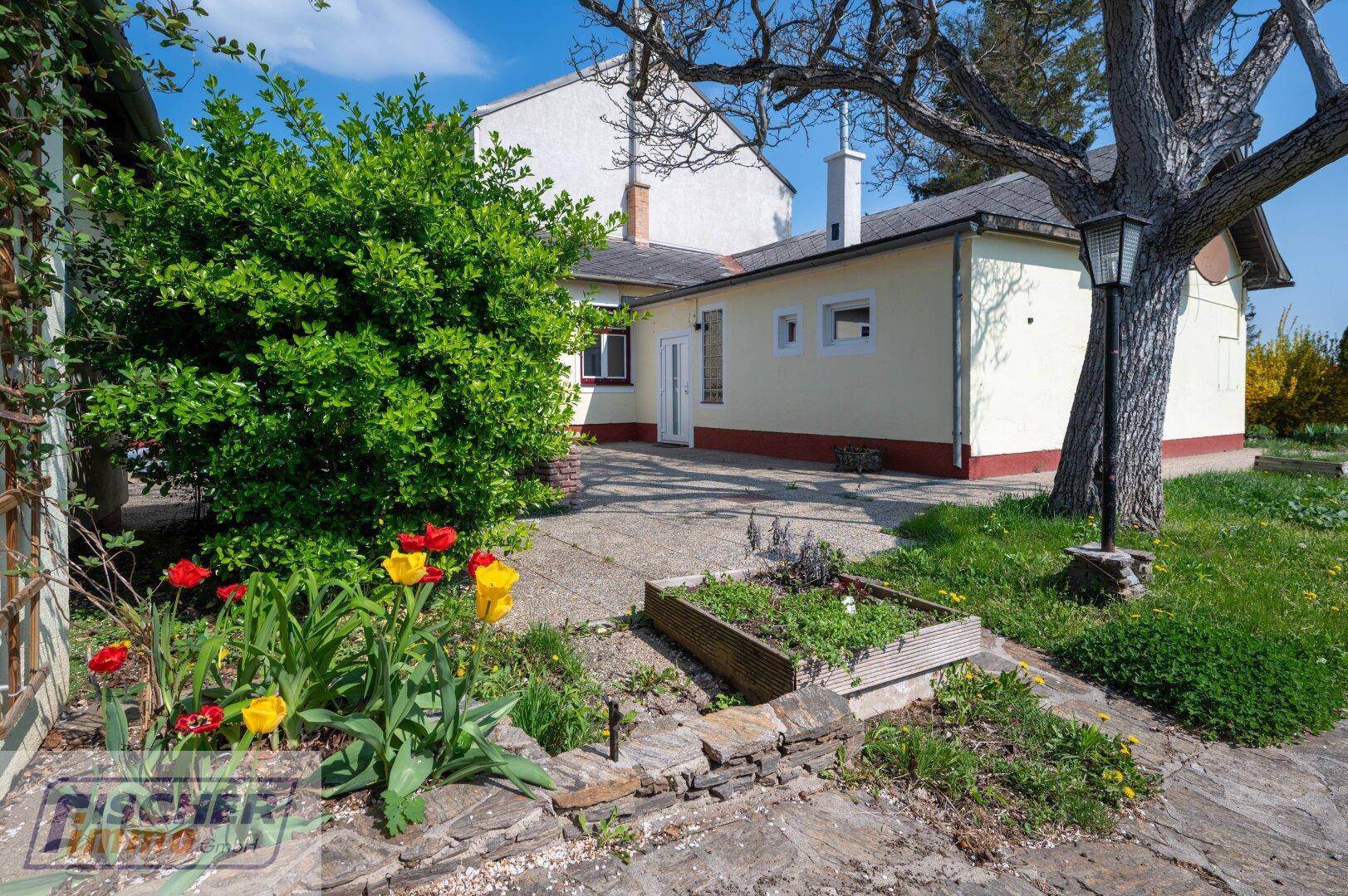 Renovierungsbedürftiges Wohnhaus in beliebter Lage! Bad Vöslau - Więcej