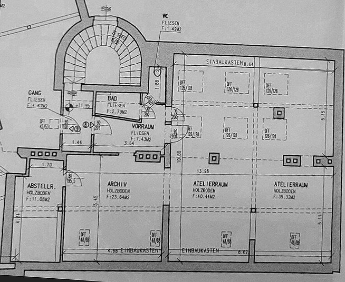 Grundrissplan eines Untergeschosses mit Atelierräumen, Archiv, Abstellraum, Bad und separatem WC.