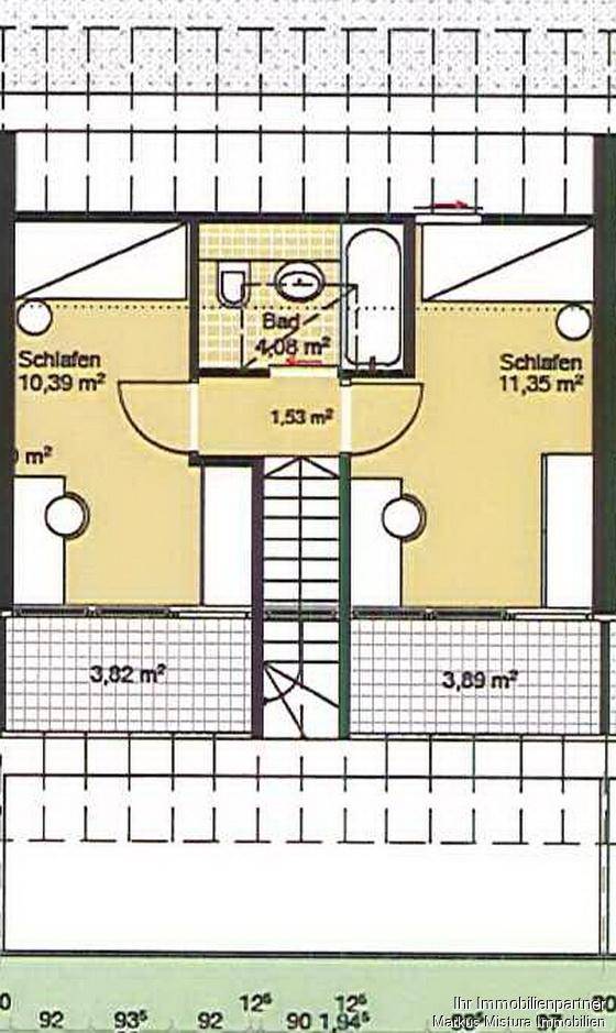 Grundriss des Obergeschosses mit zwei Schlafzimmern und einem Badezimmer mit Badewanne.