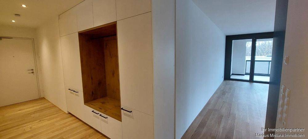 Garderobe und Wohnbereich