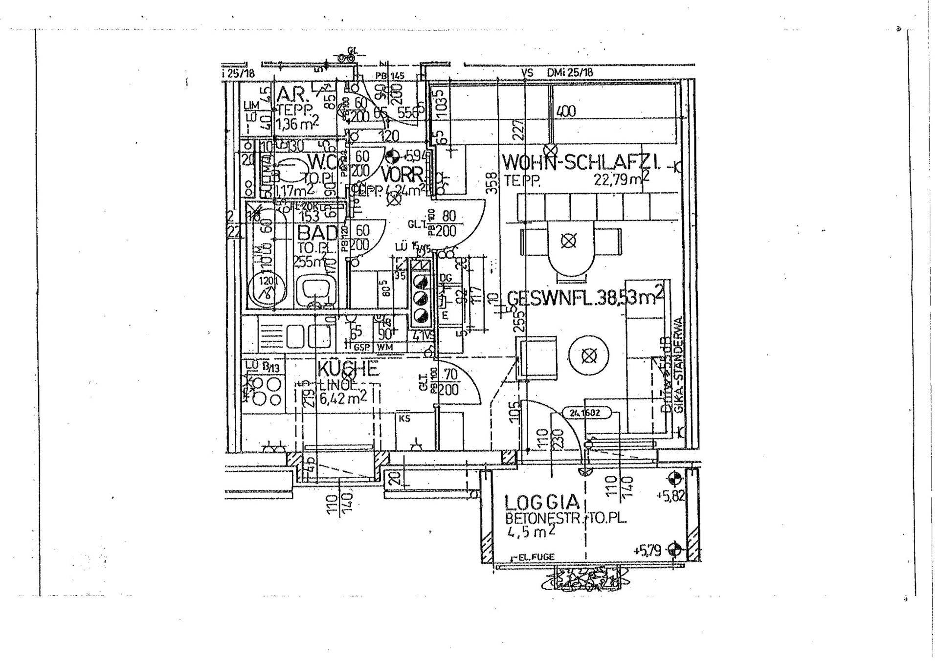 Grundriss einer Wohnung mit offenem Wohn-Schlafbereich, Küche, Bad, WC und Loggia.