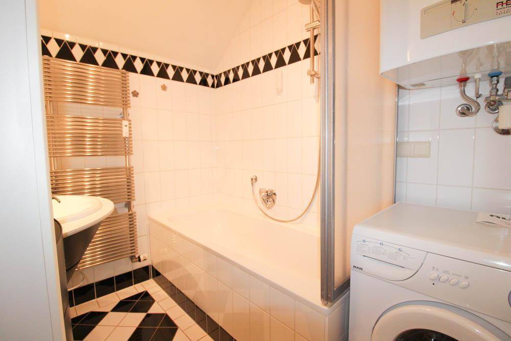 Helle 2 Zi.-Wohnung mit überdachter Terrasse und TG-Stellplatz - Widok 5
