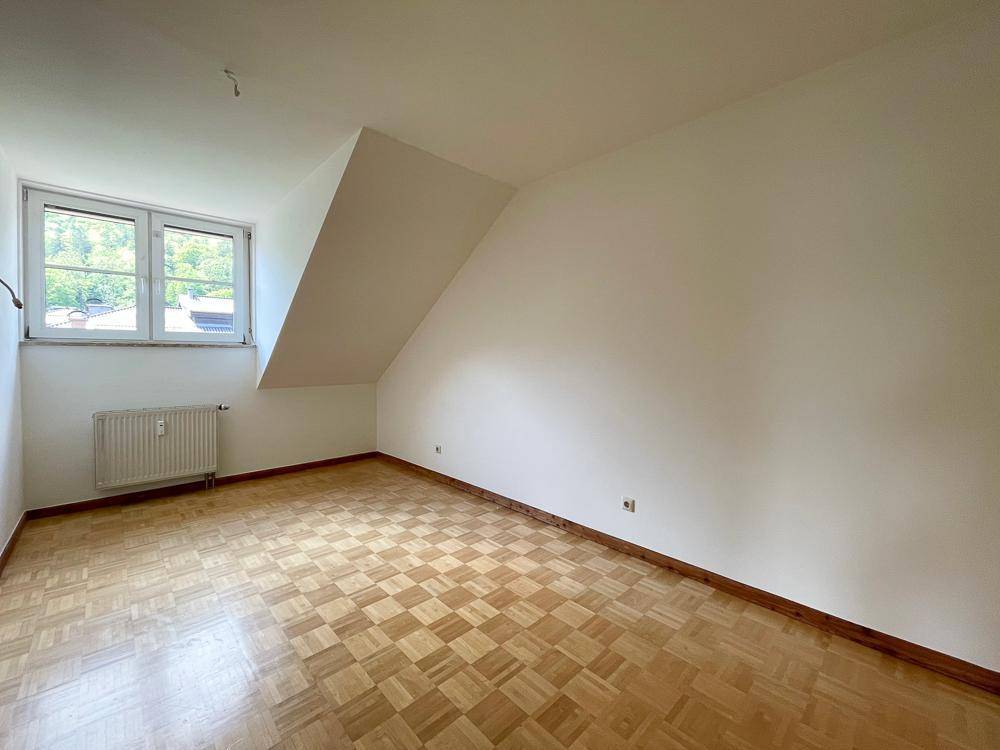 Helle 2 Zi.-Wohnung mit überdachter Terrasse und TG-Stellplatz - Widok 2