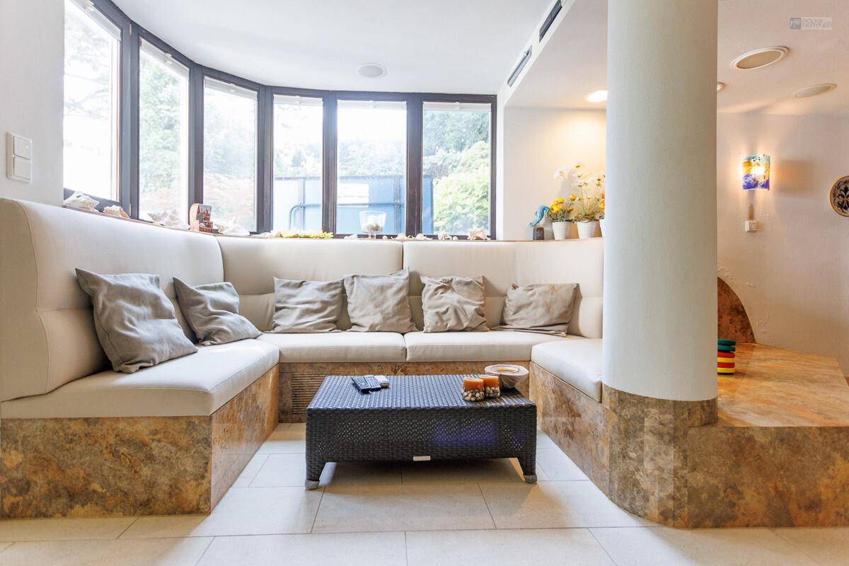 Relaxbereich Indoorpool