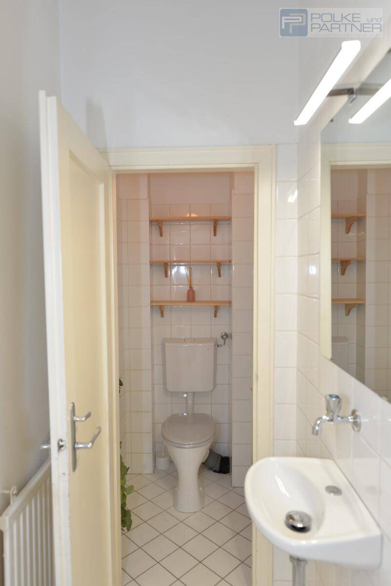 WC mit Handwaschbecken