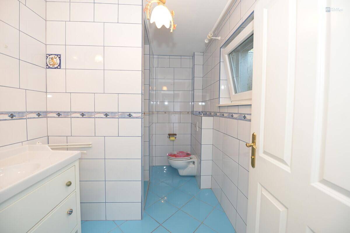 Sanitärbereich im Kellergeschoss