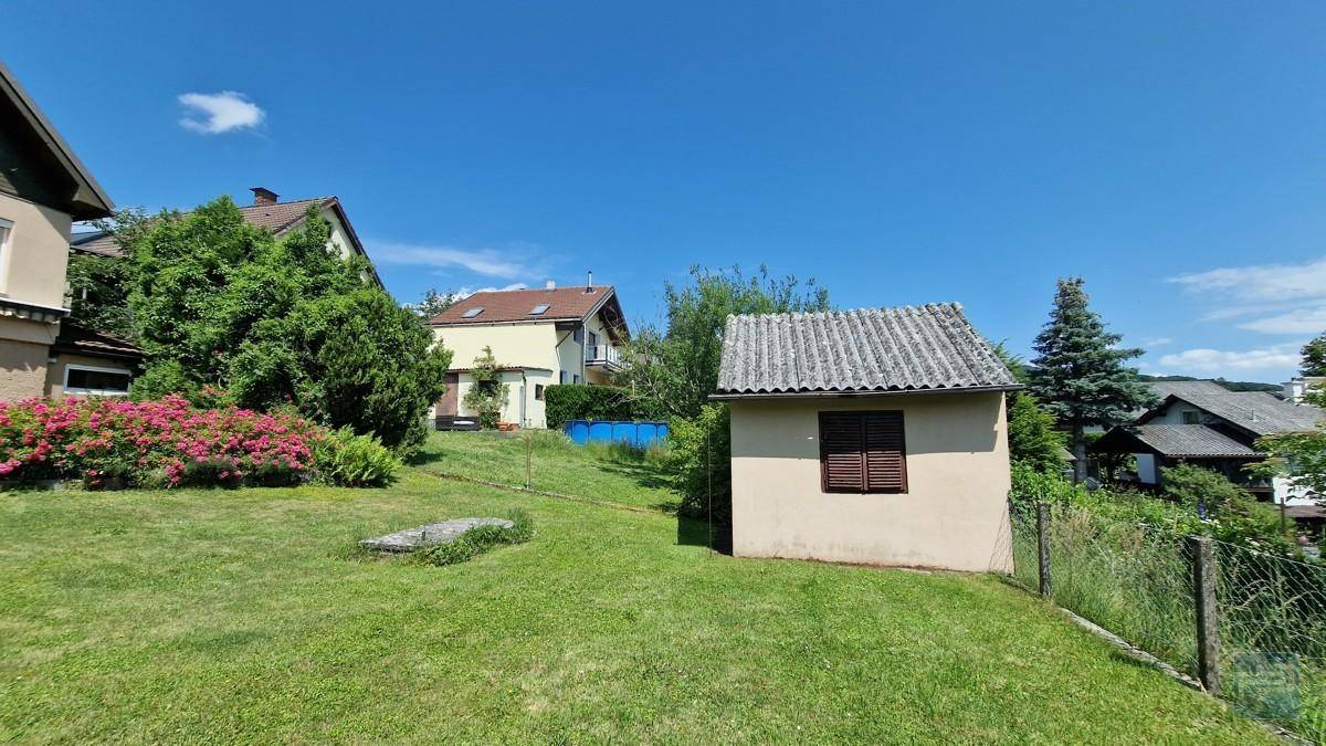 Gerätehaus im unteren Gartenbereich