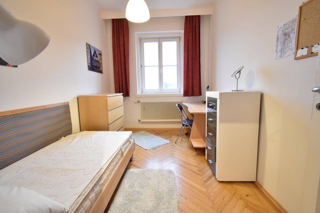 Schlafzimmer 1