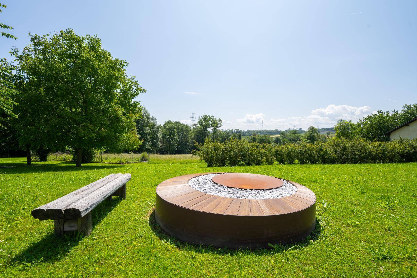 Grillplatz mit Blick ins Grünland