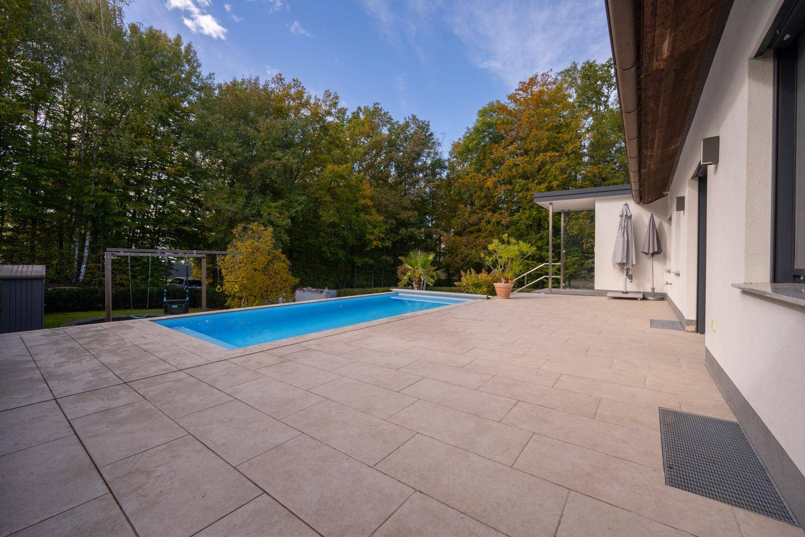 Terrasse 2 mit Blick zum Pool