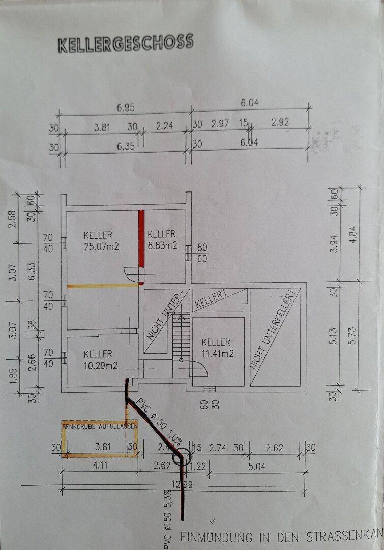 Grundriss des Kellergeschosses mit mehreren Kellerräumen und Lagerflächen.