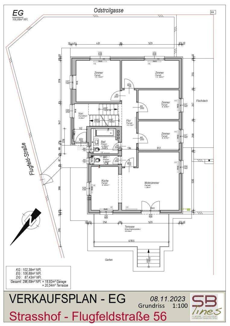 Grundriss des Erdgeschosses mit Wohnzimmer, Küche, Zimmern und Terrasse.