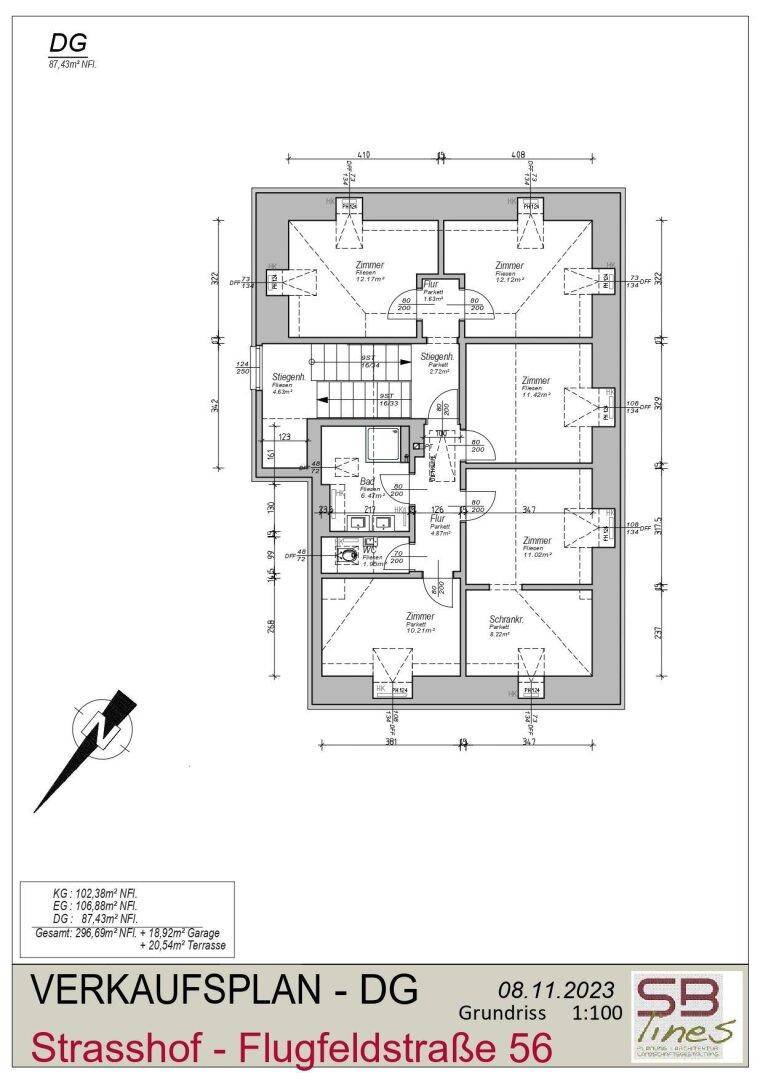 Grundriss des Dachgeschosses mit Schlafzimmern, Bad und Schrägdächern.