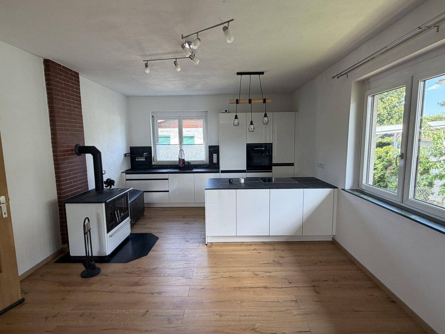 Bungalow mit ca. 97m², innen alles neu, Vollkeller, Dachboden ausbaubar, Carport, großer Garten - Widok 3