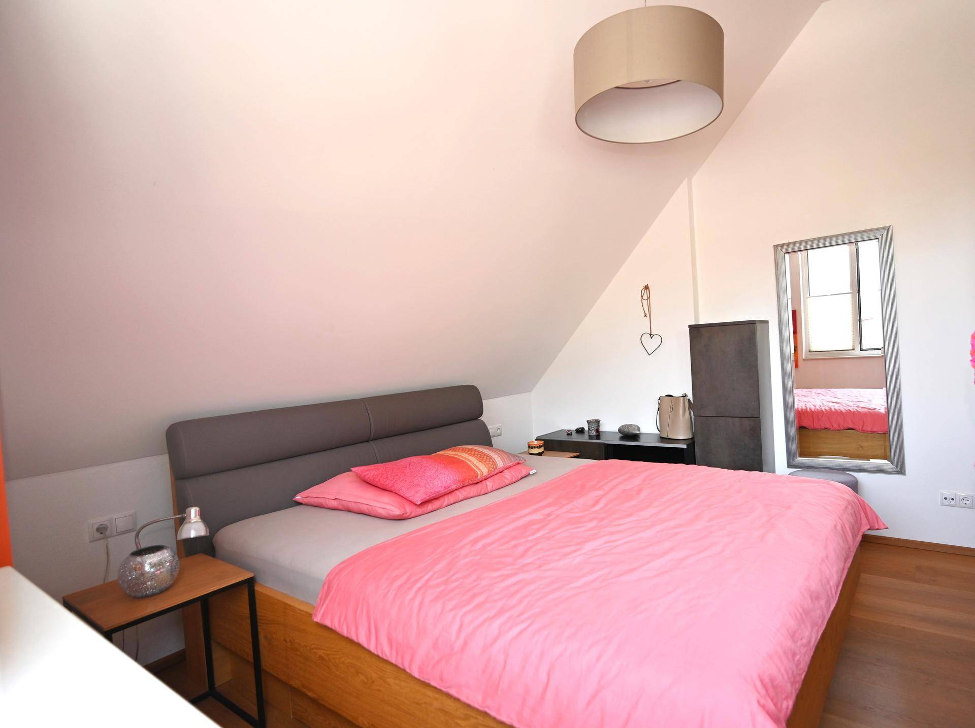Schlafzimmer 2