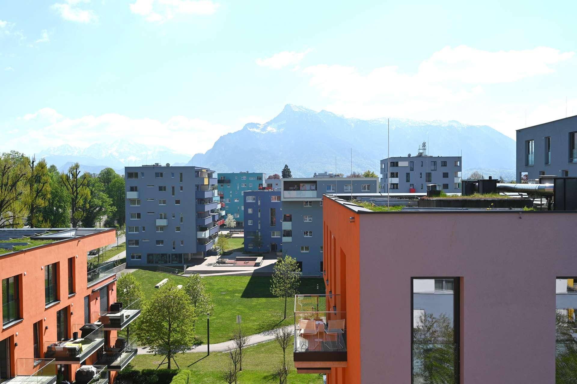 RIEDENBURG | Moderne 4-Zimmerwohnung mit Süd-West-Terrasse