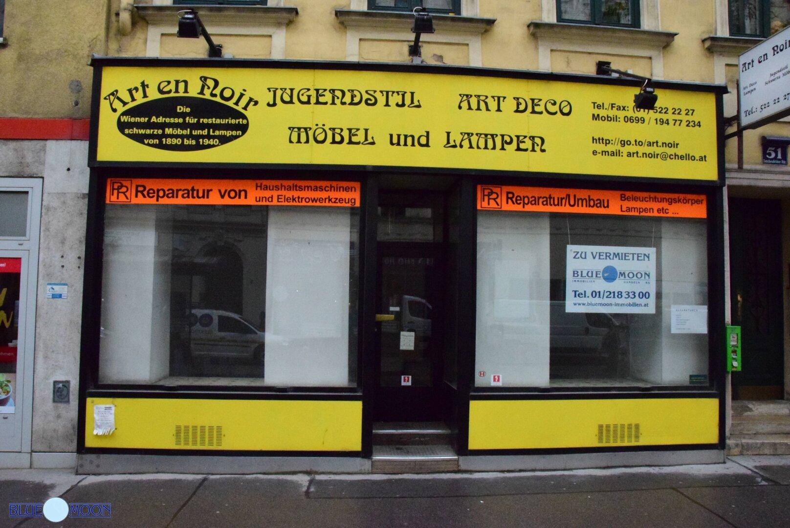 Gelbe Ladenfassade mit großen Schaufenstern und einem "Zu vermieten"-Schild, ähnlich der ersten Ansicht.