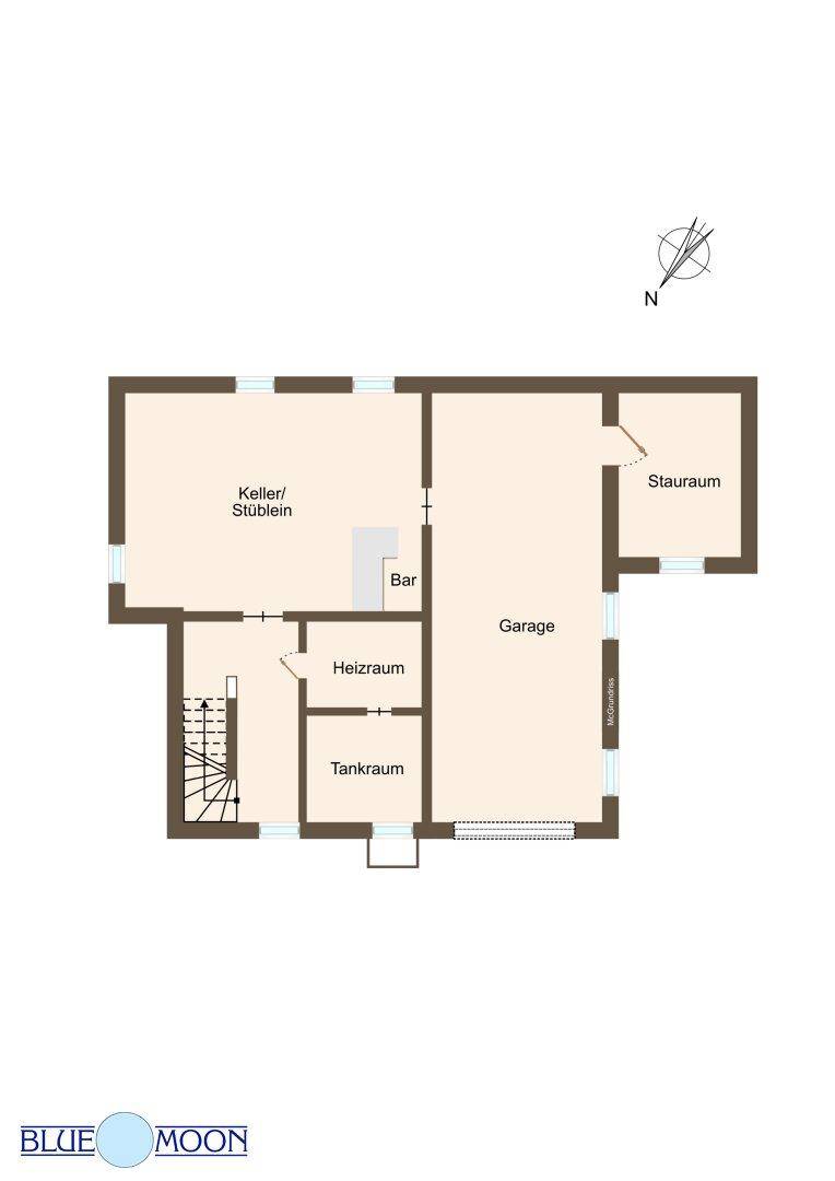 Grundriss des Kellergeschosses mit Kellerraum, Bar, Heizraum, Tankraum und Garage.