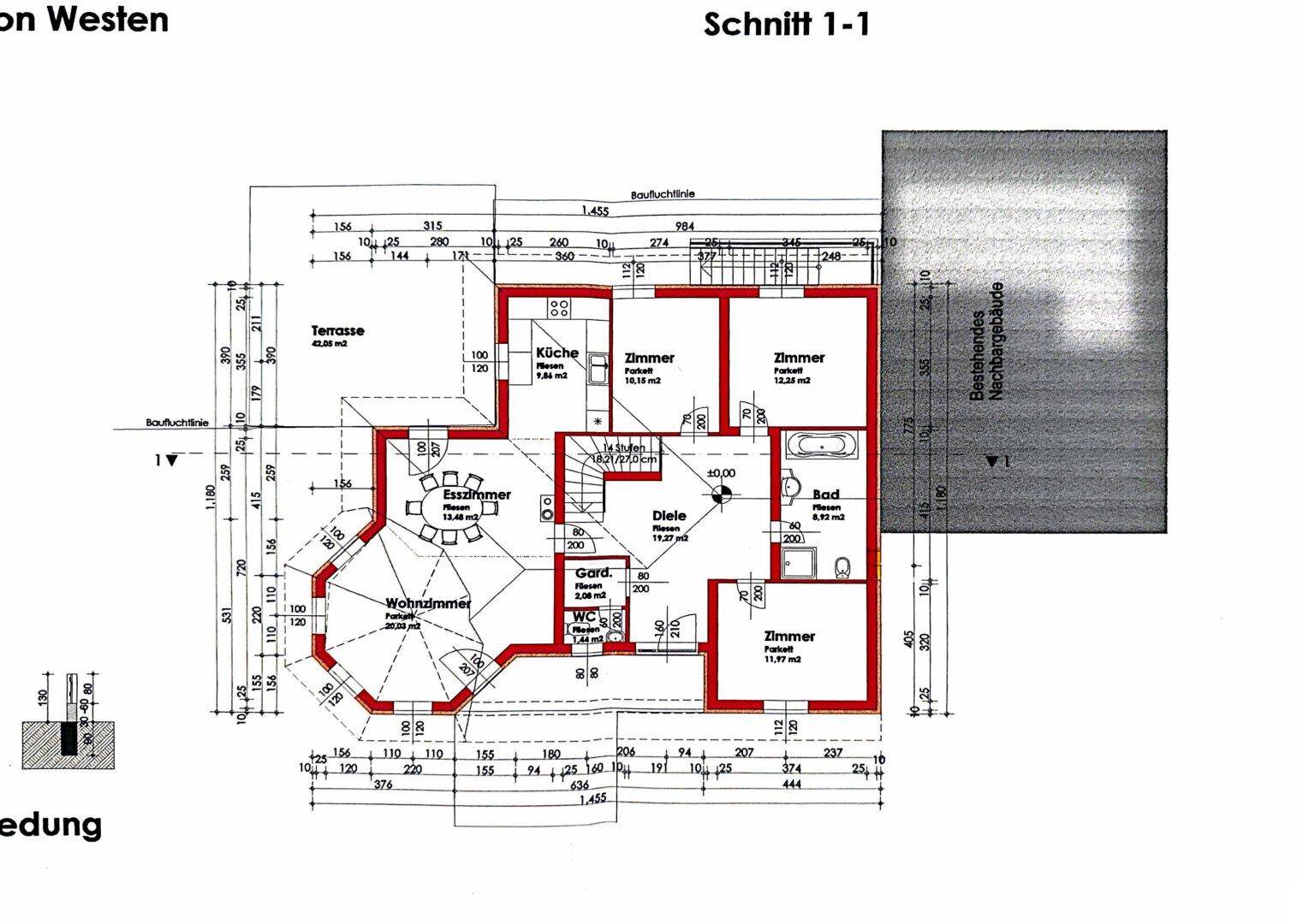 Grundriss des Erdgeschosses mit Wohnzimmer, Esszimmer, Küche und Terrasse.