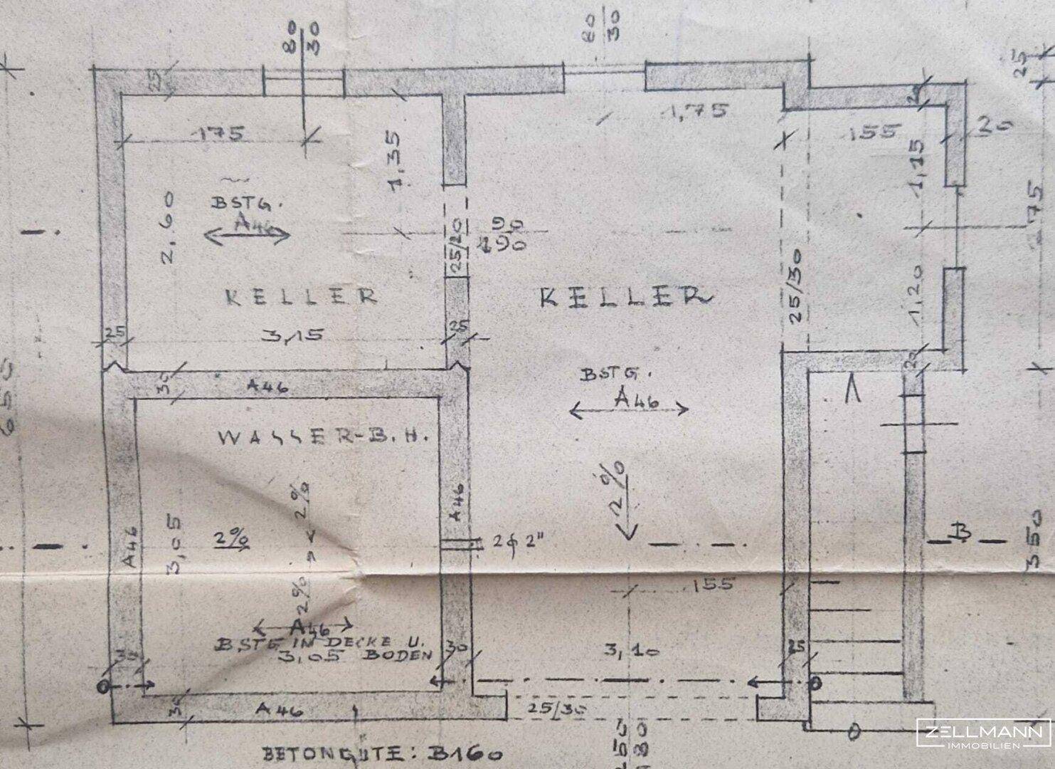 Handgezeichneter Grundriss des Kellers mit zwei Kellerräumen und einem Wasserbehälter.