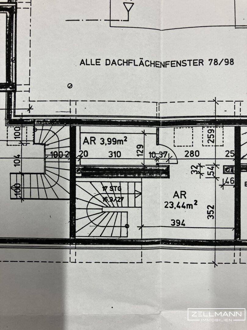 Ausschnitt des Grundrisses mit Treppenverlauf und weiteren Raumflächen.