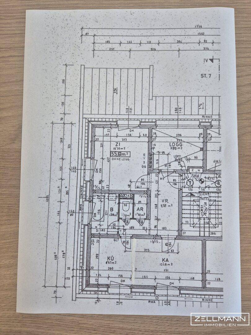 Detaillierter Grundrissplan der Immobilie mit Raumaufteilung und Maßen.