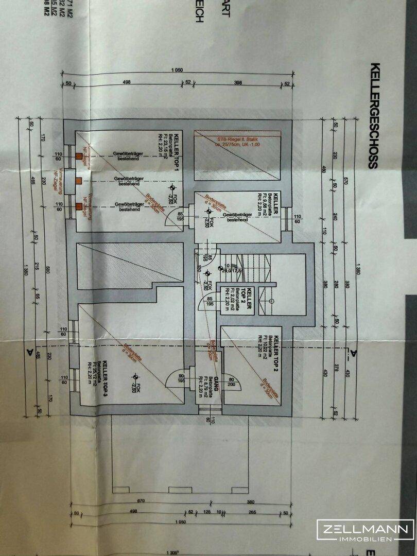 Grundriss des Kellergeschosses mit mehreren Abstellräumen und Lagerflächen.