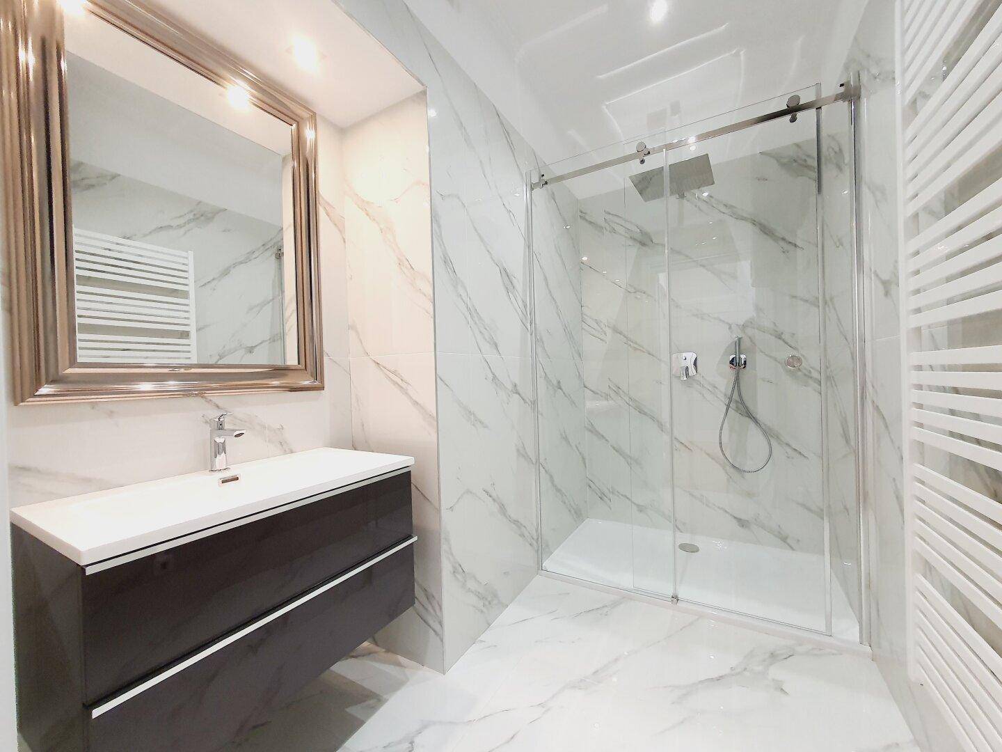 Bad mit Dusche