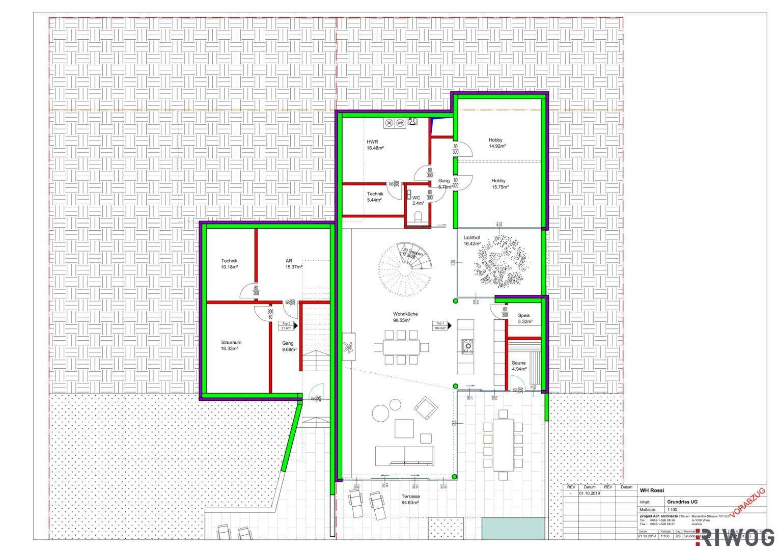 Grundriss des Erdgeschosses mit offenem Wohnbereich, großer Terrasse und Sauna.