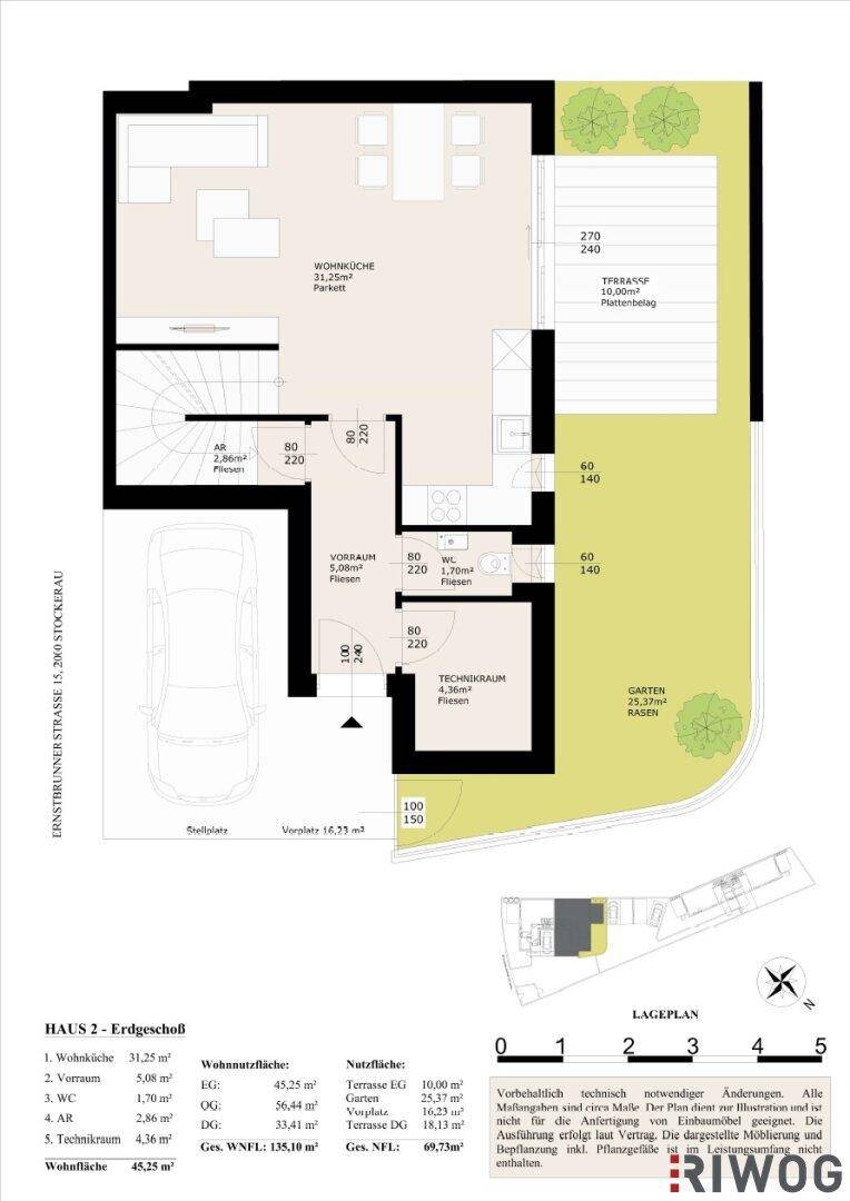 Grundriss des Erdgeschosses mit Wohnküche, Terrasse und Gartenbereich.
