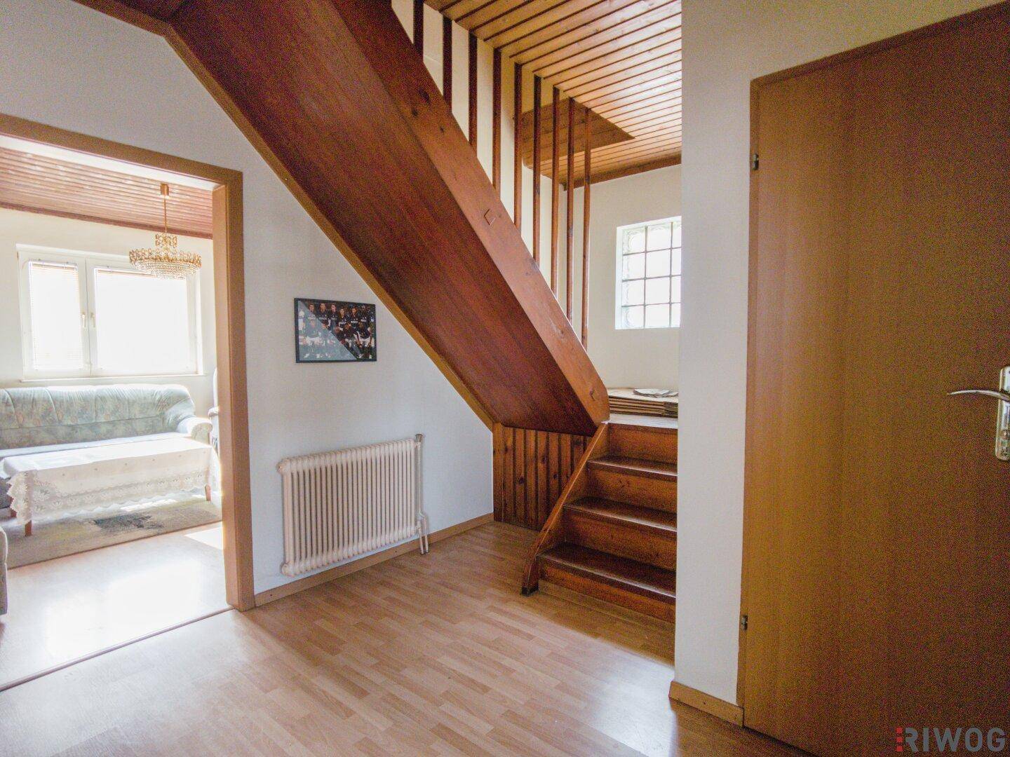 Einfamilienhaus mit großem Garten, 4 Zimmern, Keller und Garage! Adaptierungsbedürtig! Baureserven vorhanden | Zubau möglich | Grundstück auch für Doppelhaus geeignet - Mehr