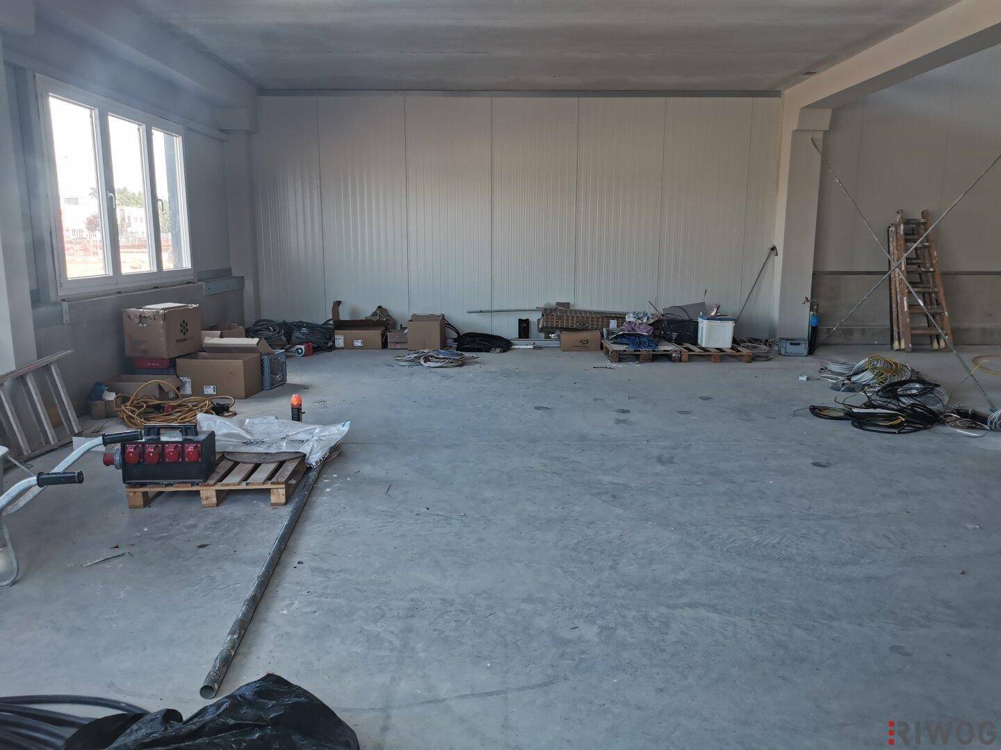 Neugeschaffenes Betriebsobjekt mit Hallen und Büros | 617m² Nutzfläche - Ansicht 3