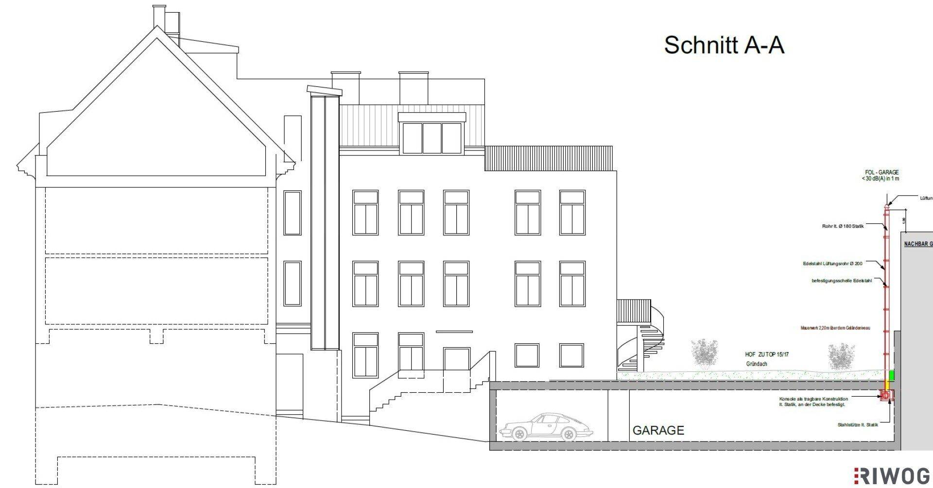 Architektonischer Schnittplan eines Gebäudes mit integrierter Tiefgarage und Zufahrtsrampe.