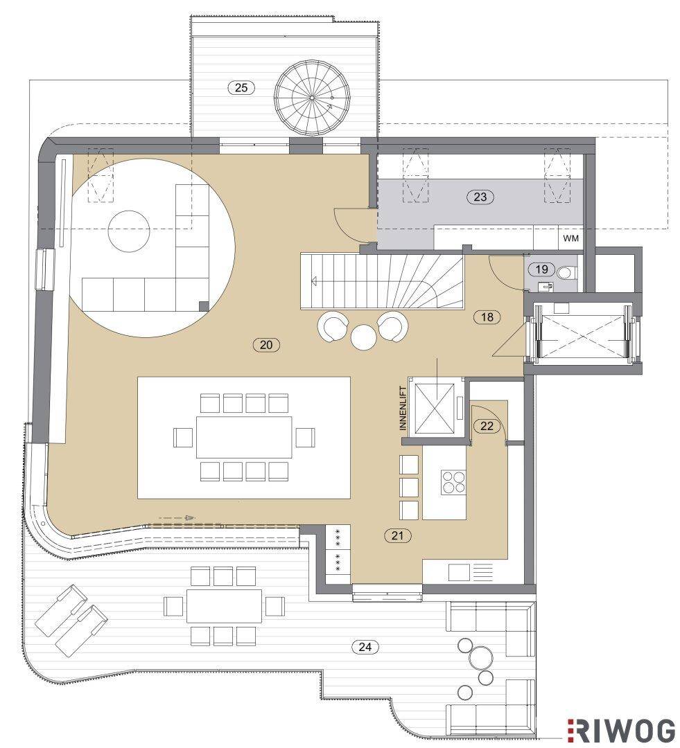 Grundriss eines Außenbereichs mit Pool, Rasenfläche und Sitzgelegenheiten.