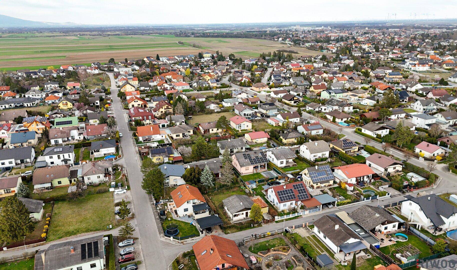 LEBEN WIE DAMALS - ENTZÜCKENDES WEEKENDHAUS II VIEL POTENZIAL II SCHÖNER GARTEN II GARAGE II RUHIGE SIEDLUNGSLAGE II NÄHE FELIXDORF - Ansicht 5