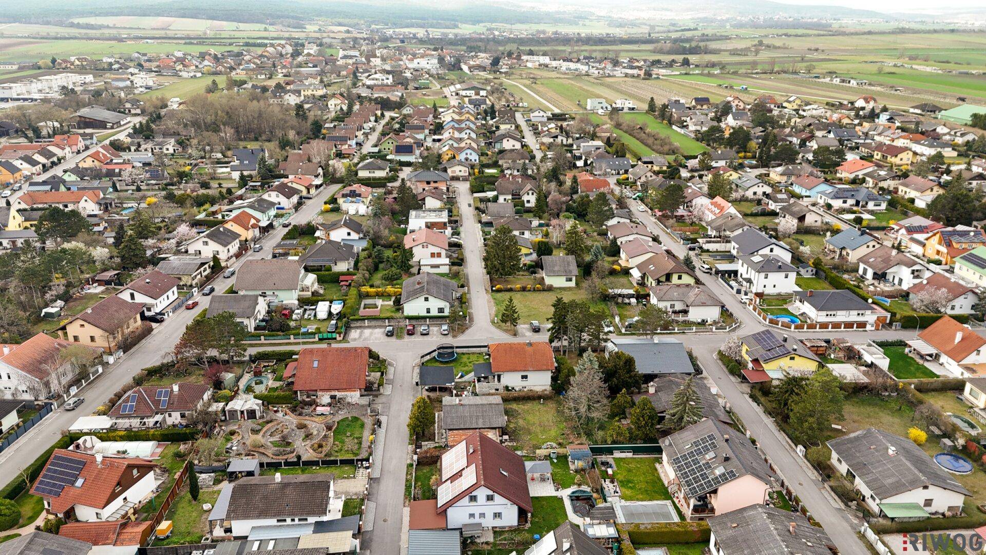 LEBEN WIE DAMALS - ENTZÜCKENDES WEEKENDHAUS II VIEL POTENZIAL II SCHÖNER GARTEN II GARAGE II RUHIGE SIEDLUNGSLAGE II NÄHE FELIXDORF - Ansicht 6