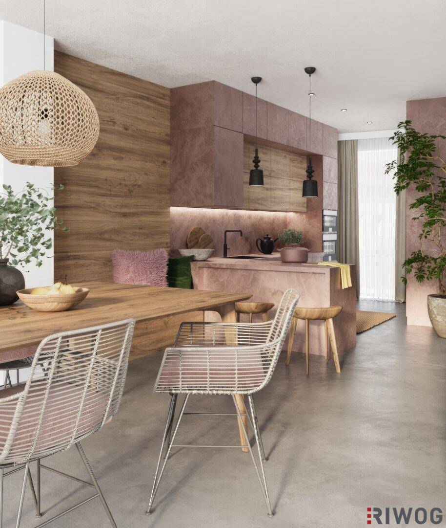 Offene Küche mit rosafarbenen Oberflächen, Holzwand und Essbereich mit modernen Stühlen.