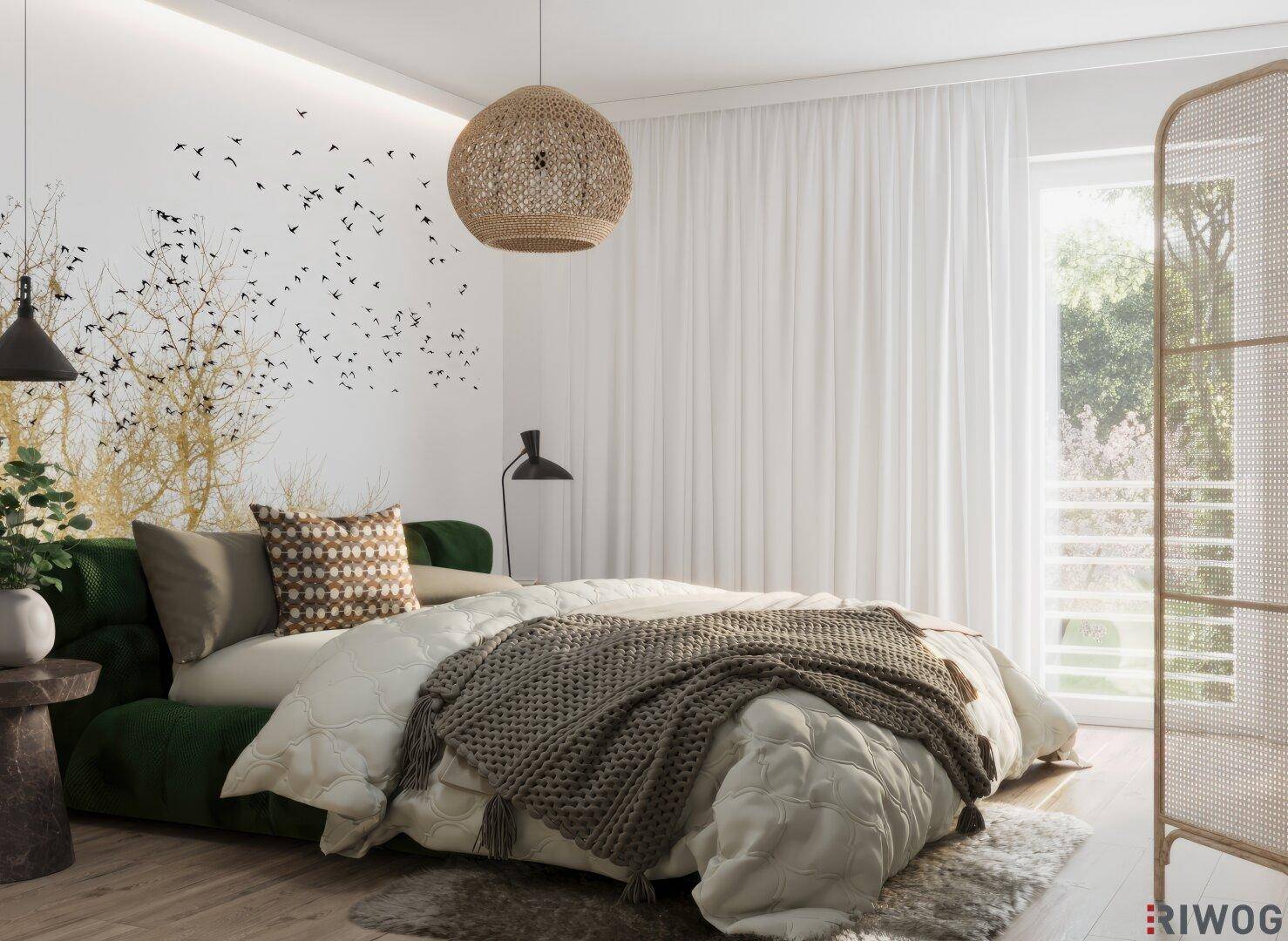 Gemütliches Schlafzimmer mit grünem Bett, Holzboden und dekorativer Wandgestaltung.