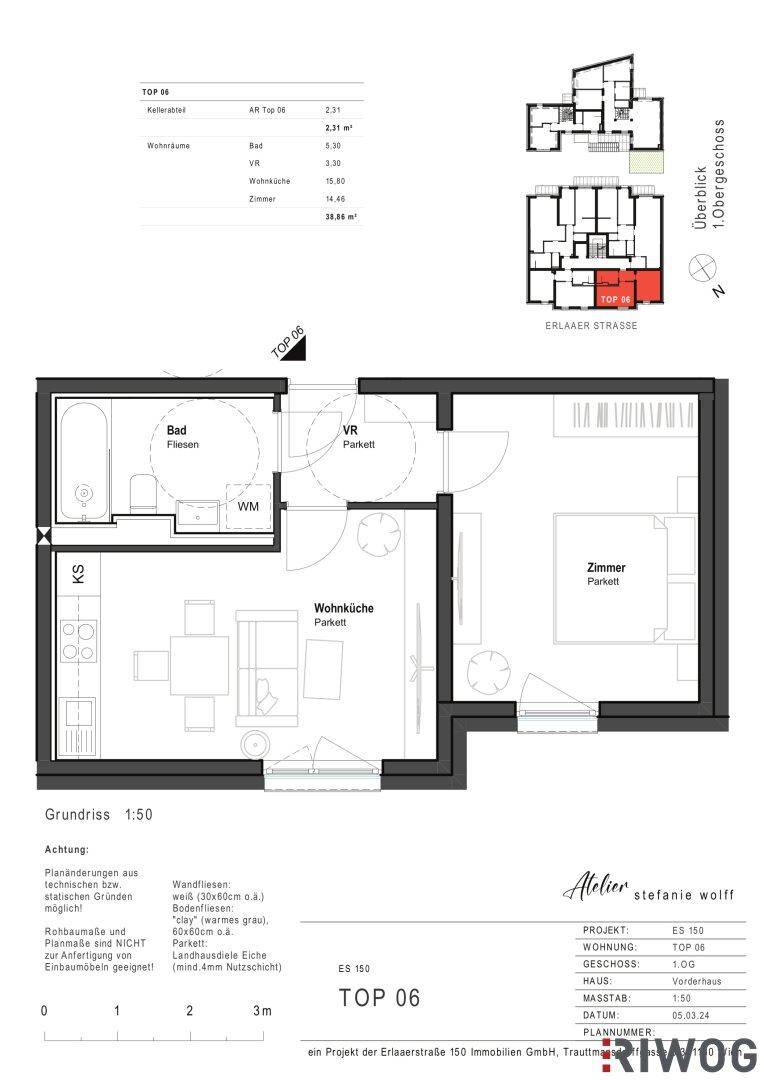 Detaillierter Grundriss einer Wohnung mit Bad, Wohnküche und Zimmer, ergänzt durch eine Gebäudeübersicht.