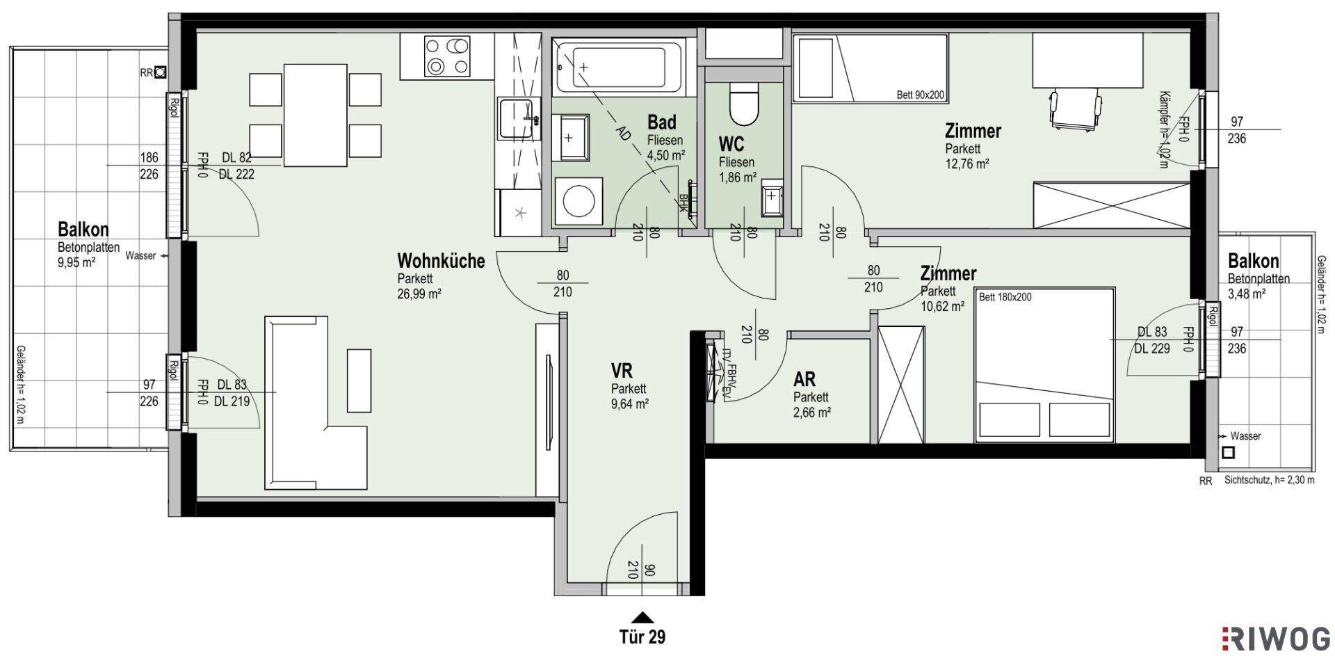 Detaillierter Grundriss einer Wohnung mit Wohnküche, zwei Zimmern, Bad und zwei Balkonen.