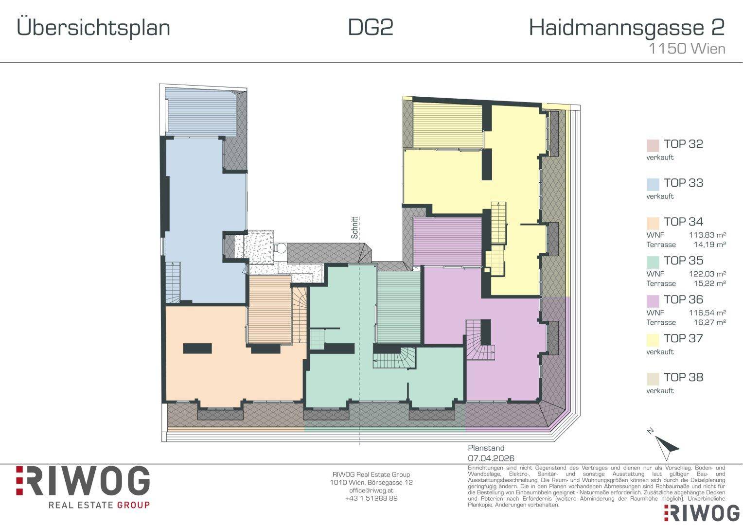 Übersichtsplan der zweiten Dachgeschossebene mit verschiedenen Wohneinheiten und deren Grundrissen.