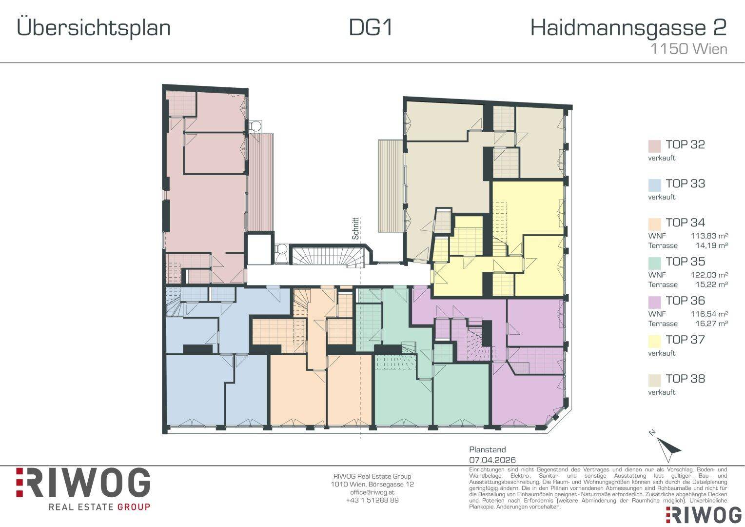 Übersichtsplan der ersten Dachgeschossebene mit mehreren Wohneinheiten und deren Aufteilung.