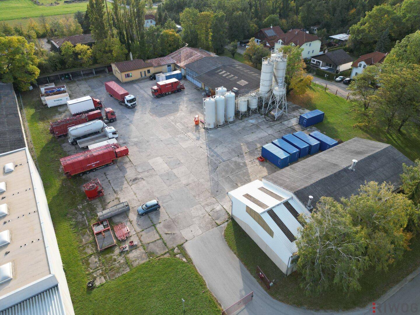 Betriebsobjekt mit großzügigen Freiflächen, Kaltlagerhallen und Büros - Ansicht 2