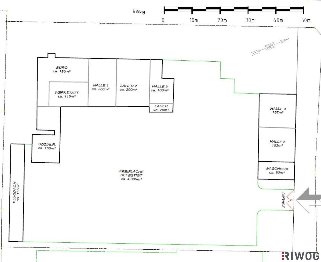 Grundriss des Gewerbegeländes mit verschiedenen Hallen, Büros, Werkstätten und einer großen Freifläche.