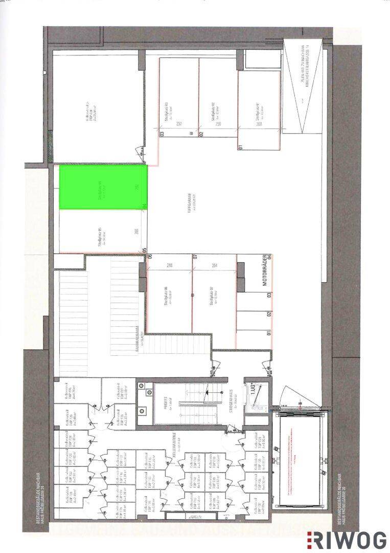 Detaillierter Grundrissplan eines Gebäudes mit verschiedenen Räumen und Abmessungen.