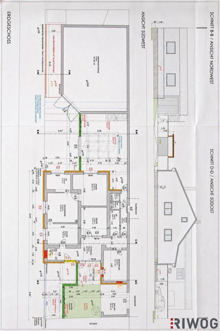 Detaillierter Grundriss des Erdgeschosses mit verschiedenen Ansichten des Gebäudes.
