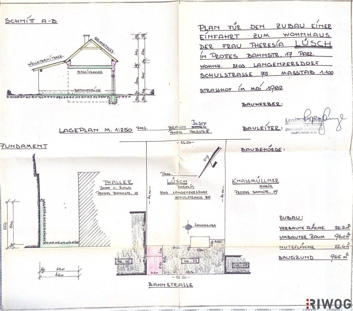 Architektonische Zeichnungen mit Schnittansicht und Lageplan für einen Wohnhauszubau aus dem Jahr 1982.