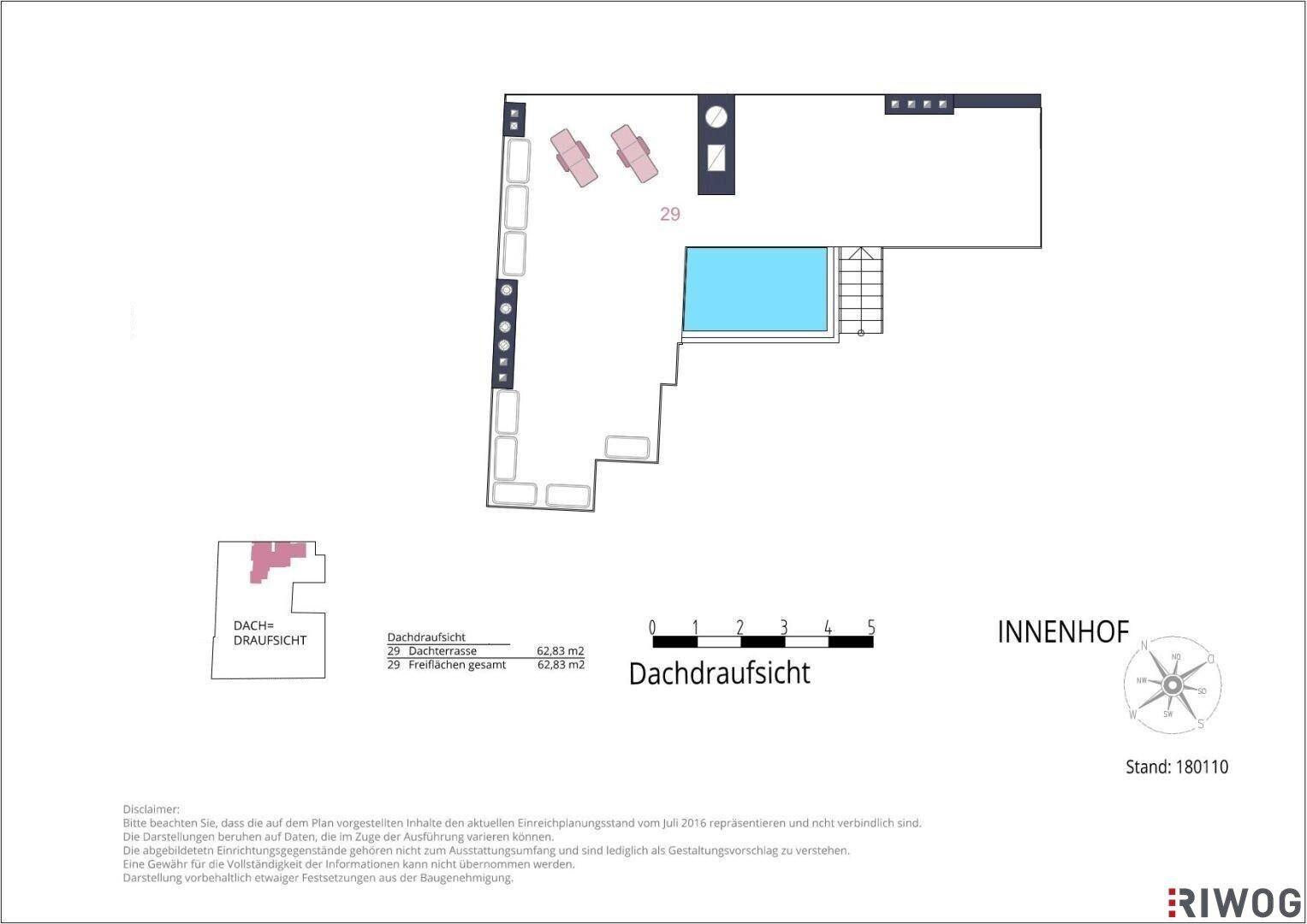 Dachaufsicht mit großer Dachterrasse, einem Pool und Sitzgelegenheiten im Freien.